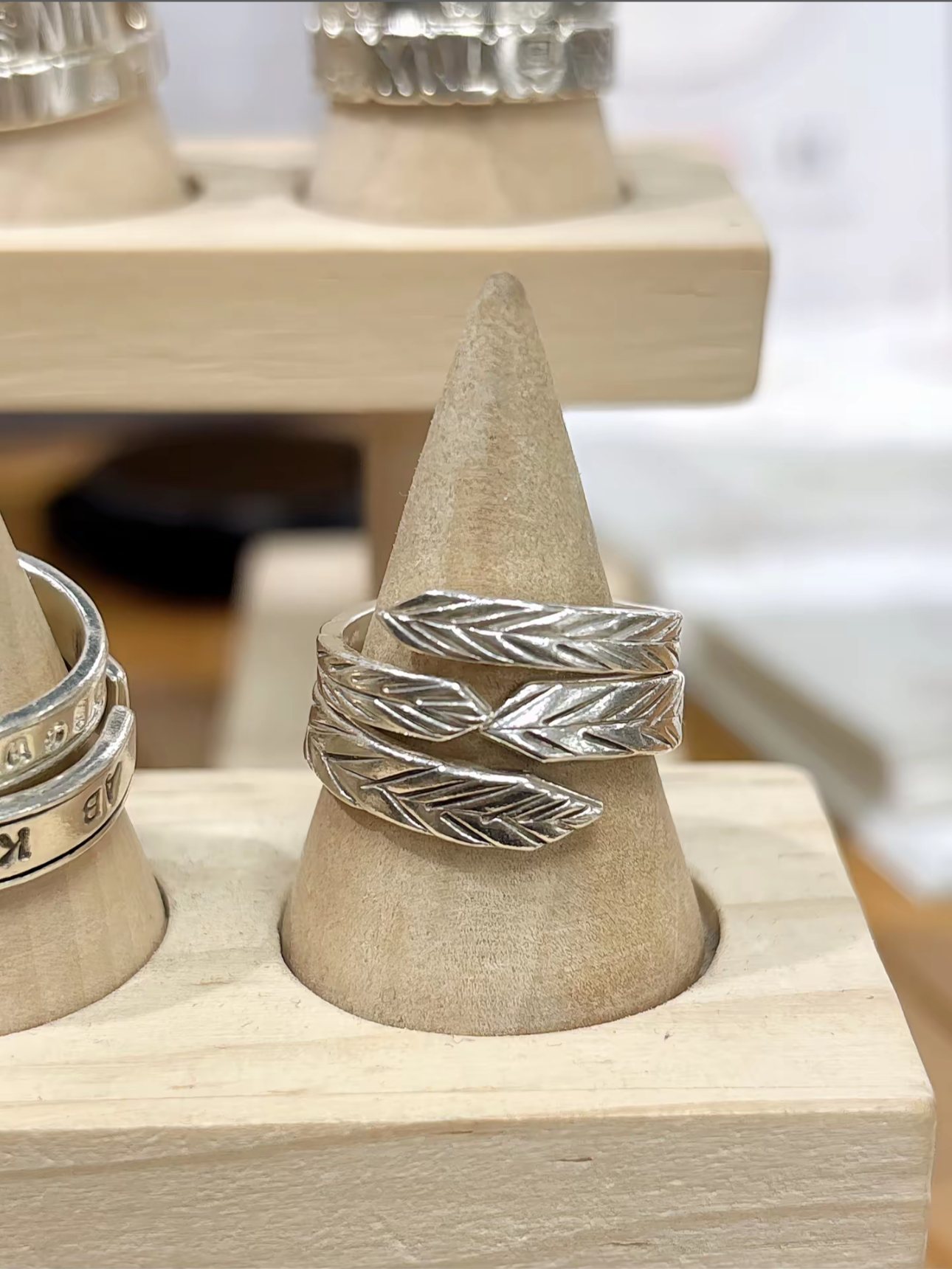 Feather handmade ring reference from MYAI Studio