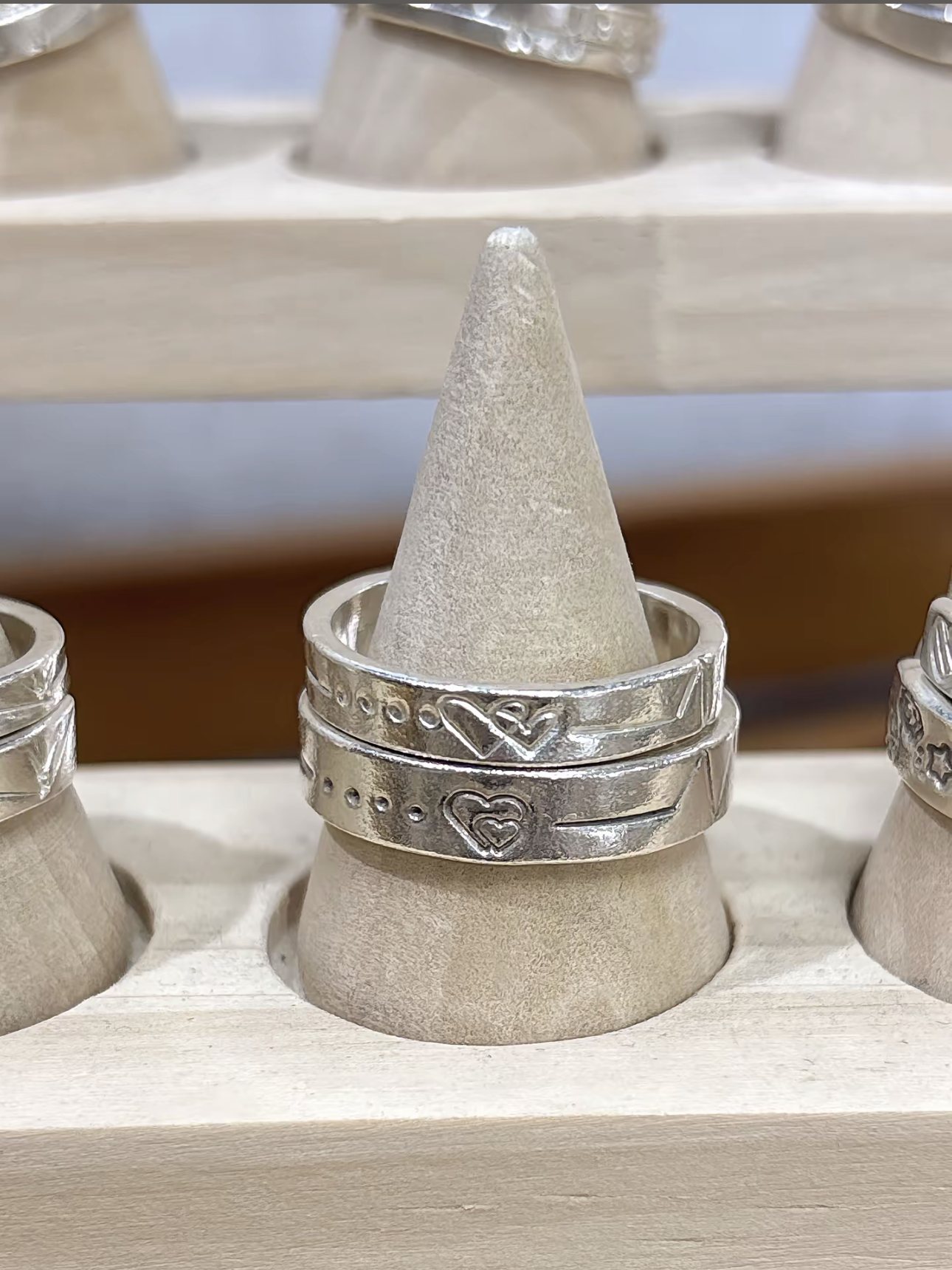 Heartbeat handmade ring reference from MYAI Studio